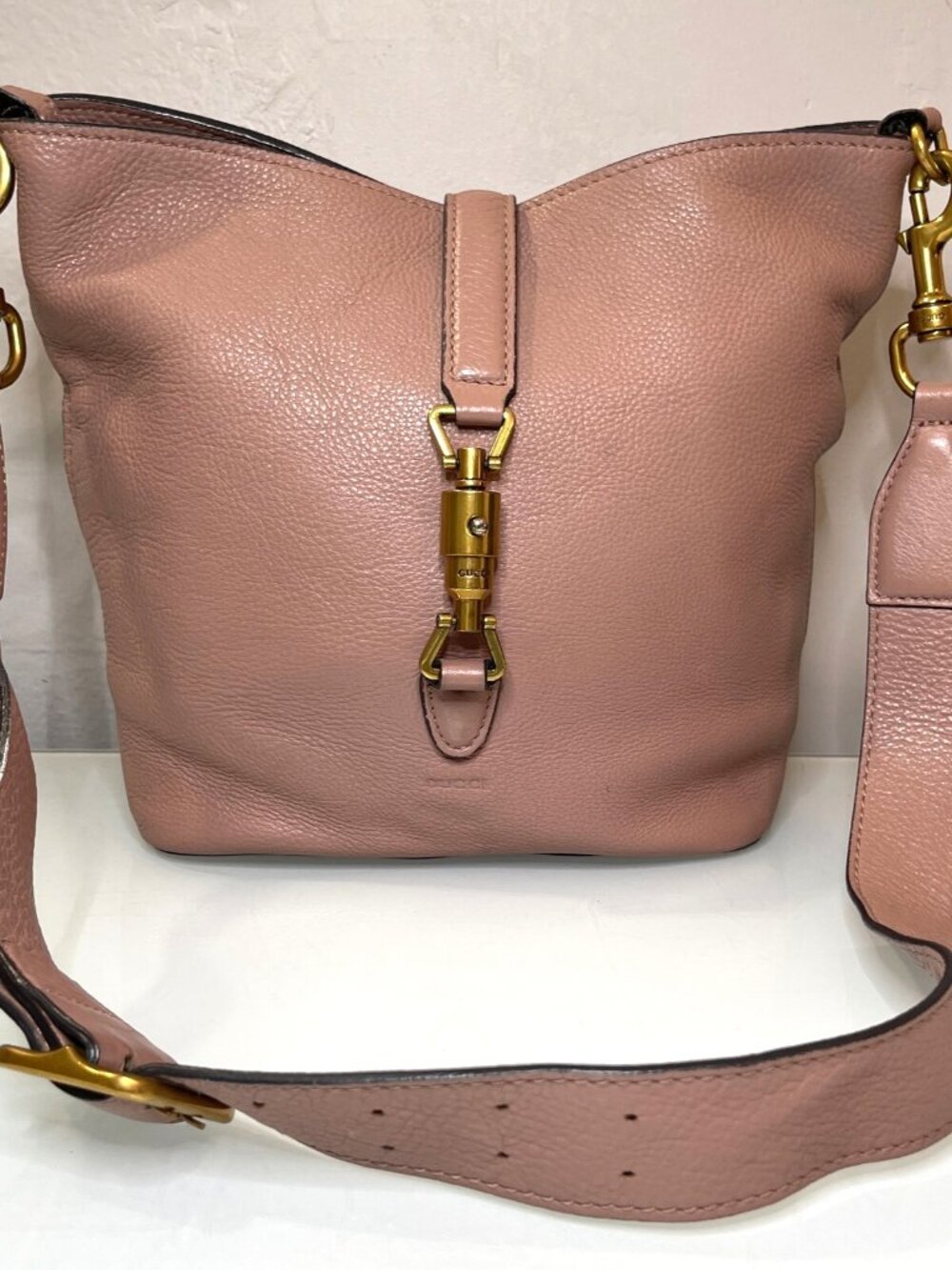 GUCCI Jackie Soft Grained Calfskin Bucket Bag Camelia - Picture 2 of 16